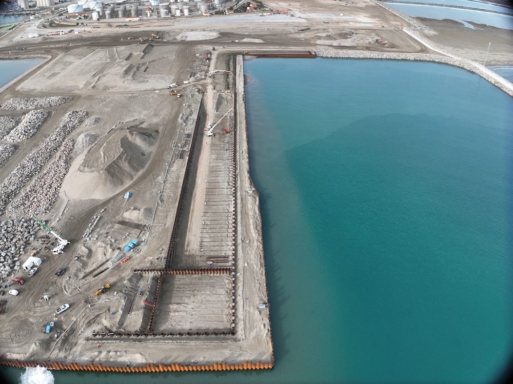 Aanleg van een verankerde stalen damwand-kademuur in de haven van Port-la-Nouvelle