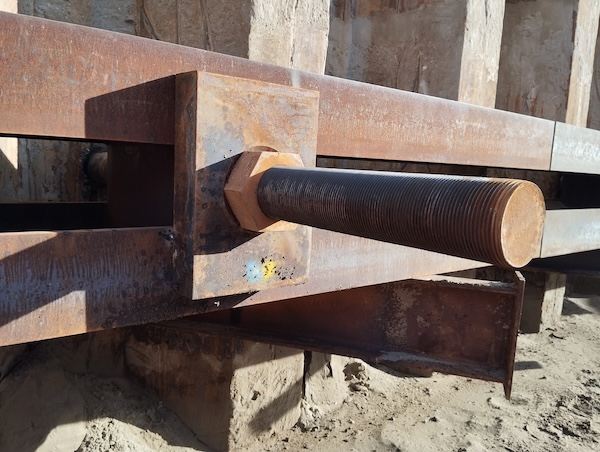 verankering legankers Gooimeer havenuitbreiding met stalen ankers